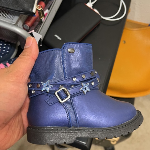 Toddler Girls Boots all same size - Picture 3 of 4